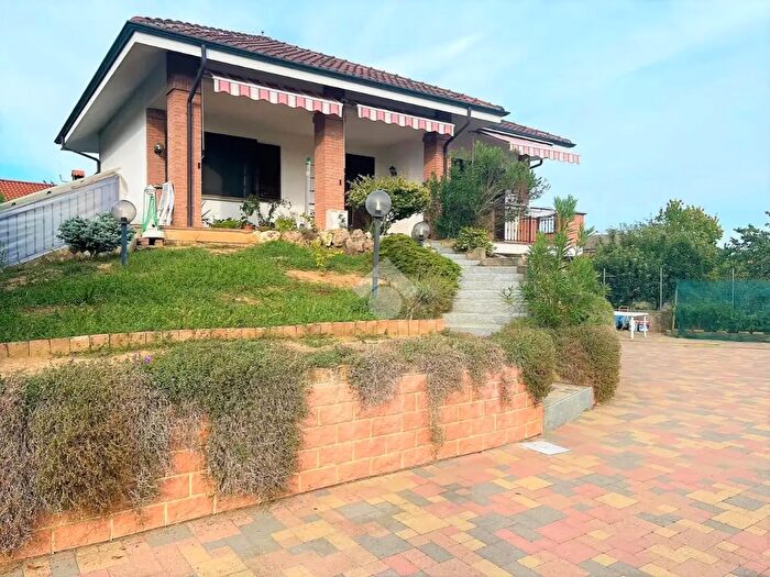 Casa con 6 locali in vendita in Via Benedetto Croce, Poirino