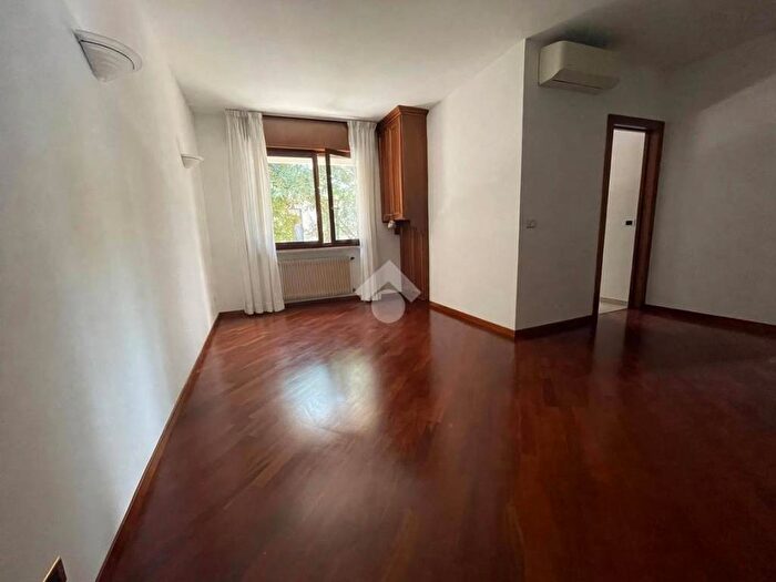 Appartamento bilocale in affitto in Viale L Spellanzon, Centro, Conegliano