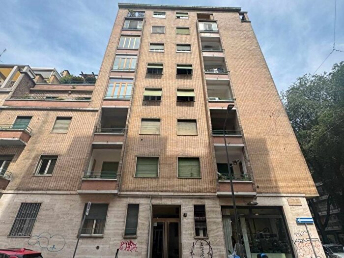 Appartamento trilocale in affitto in Via Domenico Cucchiari, Cenisio, Milano