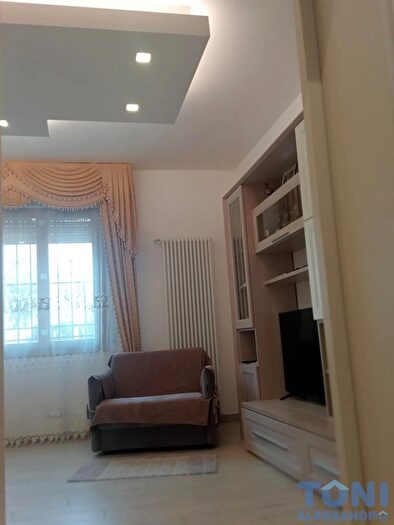 Appartamento con 5 locali in affitto in Empoli