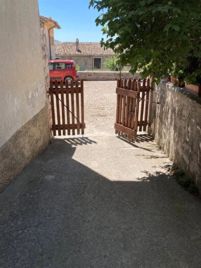 Casa con 5 locali in vendita in Montesecco Pergola, Pergola