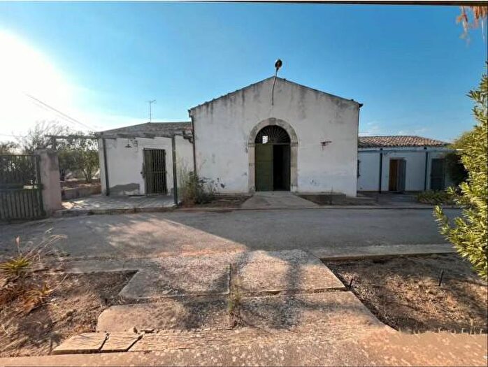 Casa con 6 locali in vendita in Via delle Querce, Vittoria