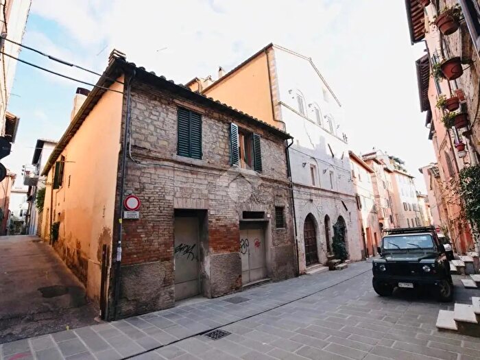 Appartamento trilocale in affitto in Via del Canerino, Perugia