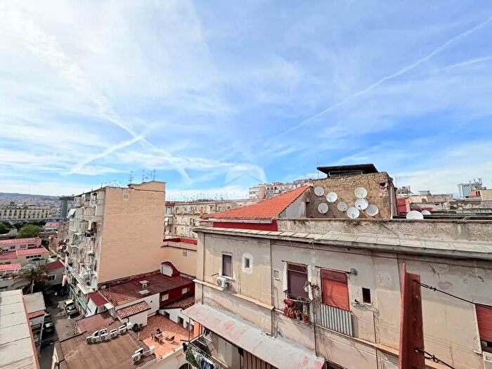 Appartamento con 7 locali in vendita in Via Carlo Celano, Napoli