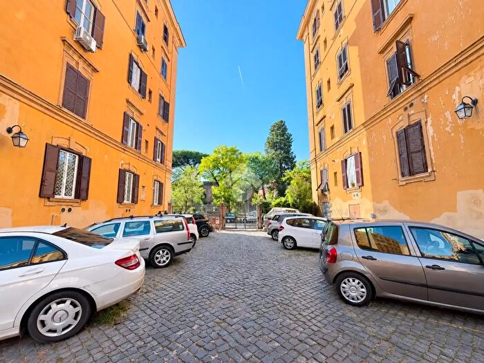 Appartamento trilocale in vendita in Via Germano Sommeiller, Roma
