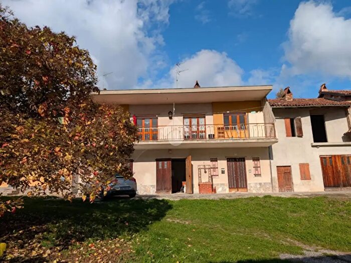 Casa con 6 locali in vendita in Via San Grato, Mombello Monferrato
