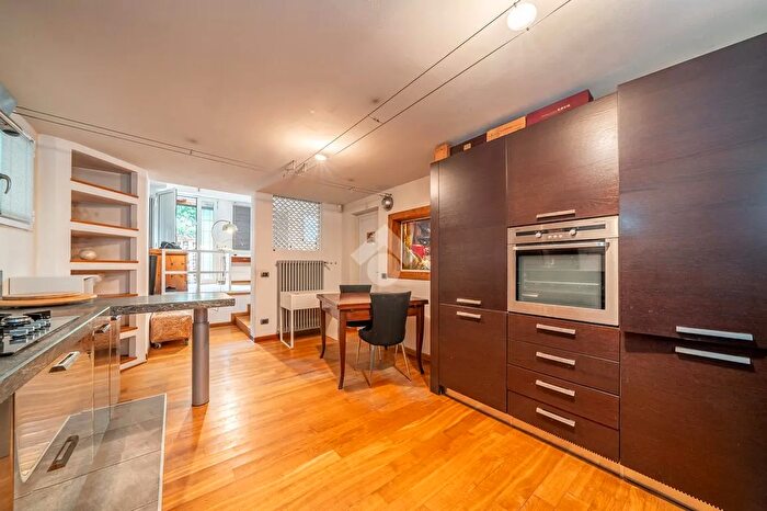 Casa con 12 locali in vendita in Via della Canalina, Reggio Emilia