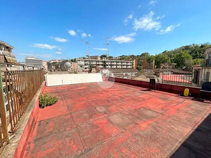 Appartamento trilocale in vendita in Via S Maria ai Monti, Napoli