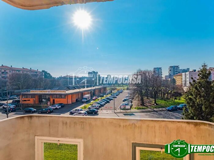 Appartamento trilocale in vendita in Via Federico De Roberto, Milano