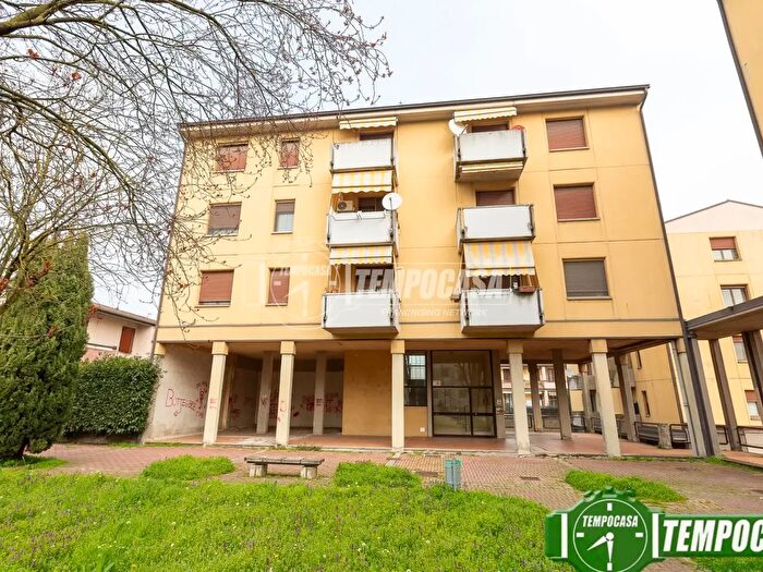 Appartamento quadrilocale in vendita in Via Don G Pollarolo, SantAngelo Lodigiano