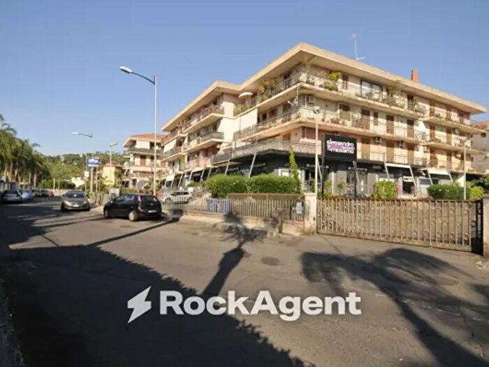 Appartamento trilocale in vendita in Via Santi Bonaccorsi, Aci Catena