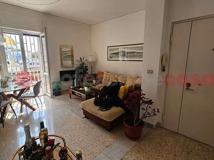Appartamento trilocale in affitto in Via Mario Gigante, Napoli
