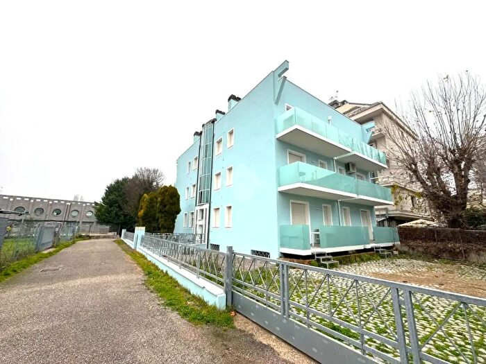 Appartamento trilocale in vendita in Via Violante del Prete, Cattolica