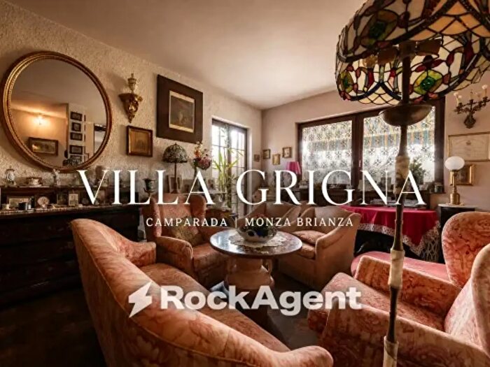 Casa con 5 locali in vendita in Viale Grigna, Camparada