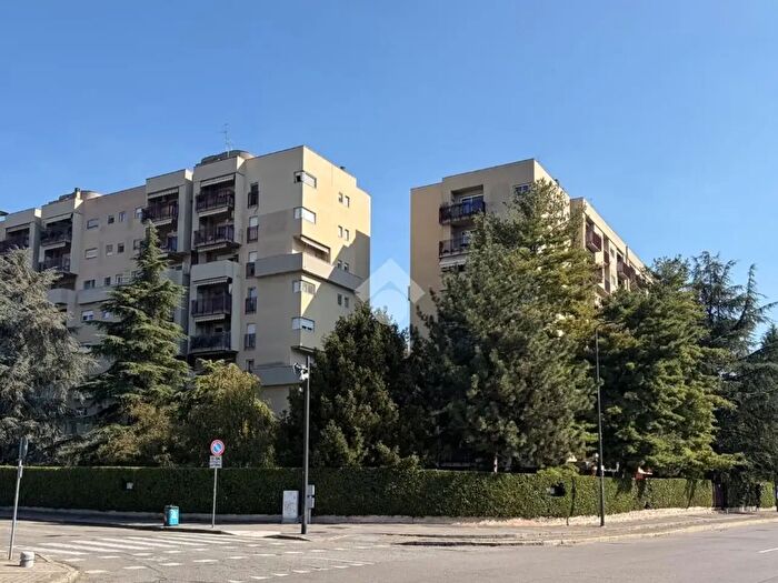 Appartamento quadrilocale in vendita in Via Adolfo Omodeo, Milano