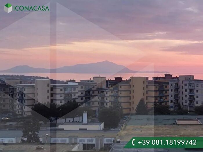 Appartamento trilocale in vendita in Via Gino Severini, Pozzuoli