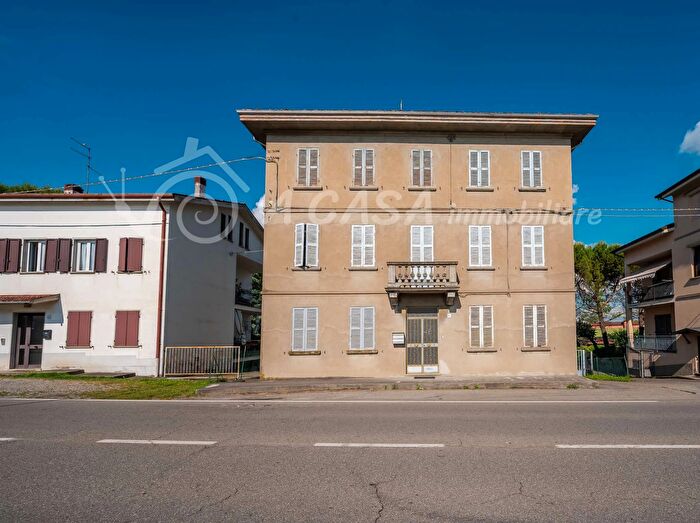 Appartamento con 5 locali in vendita in Via Roma, Medesano