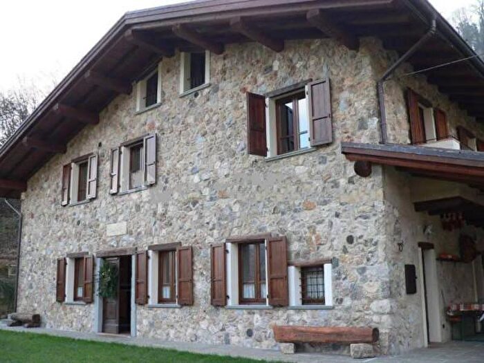 Casa in vendita in Strada per Avenone, Pertica Bassa