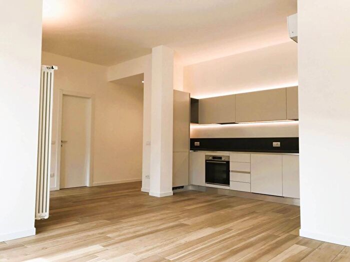 Appartamento trilocale in affitto in Via Orio Vergani, Maggiolina, Milano