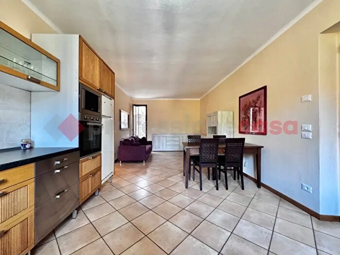 Appartamento trilocale in vendita in Via Viotti, Meina