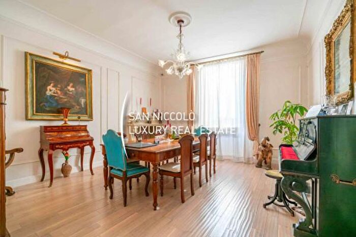 Appartamento con 6 locali in vendita in Firenze