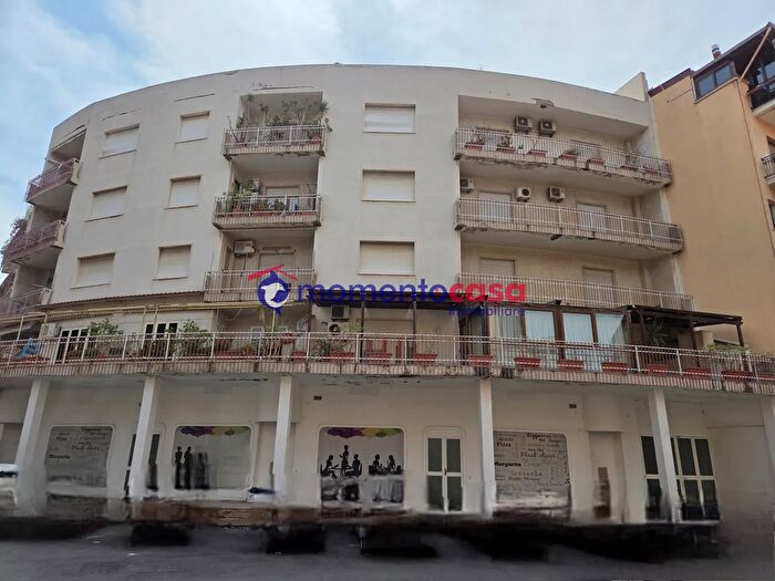 Appartamento con 5 locali in vendita in Via Botteghelle, Reggio Calabria