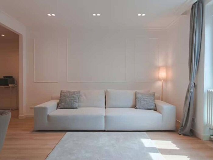 Appartamento trilocale in affitto in Via Milano, Borgo Teresiano, Trieste