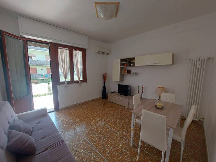 Appartamento bilocale in affitto in Viale Italia, Centro, Ladispoli