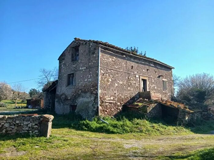 Casa quadrilocale in vendita in Strada dei Bagni, Viterbo