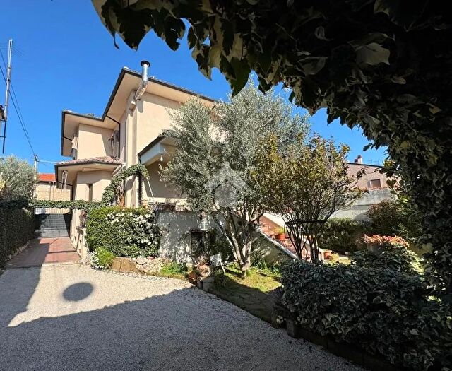 Casa con 5 locali in vendita in Avezzano