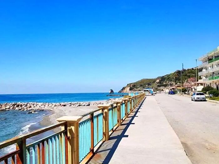 Appartamento trilocale in vendita in Via Cristoforo Colombo, Guardia Piemontese