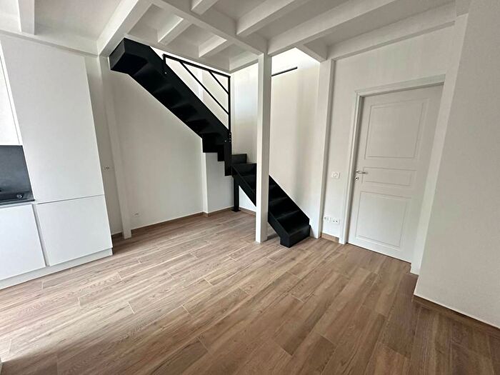 Appartamento trilocale in affitto in Viale Angelo Filippetti, Quadronno Crocetta, Milano