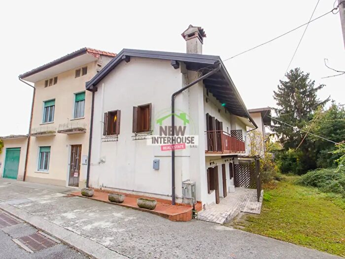 Appartamento con 11 locali in vendita in Via Vittorio Veneto, Cavasso Nuovo