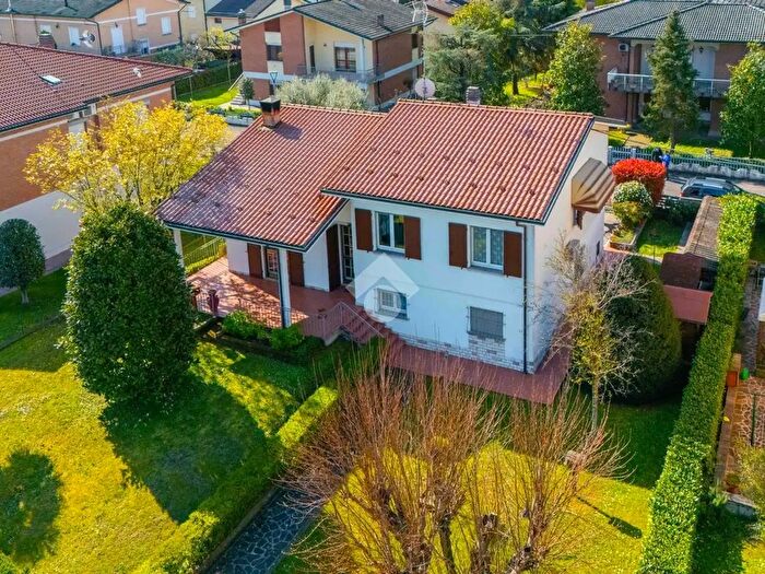 Casa con 6 locali in vendita in Via John Fitz Gerarld Kennedy, Novellara