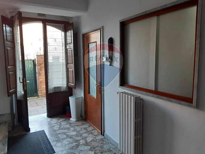 Casa con 10 locali in vendita in Vicolo II Rione Paglia, Monteleone Di Puglia