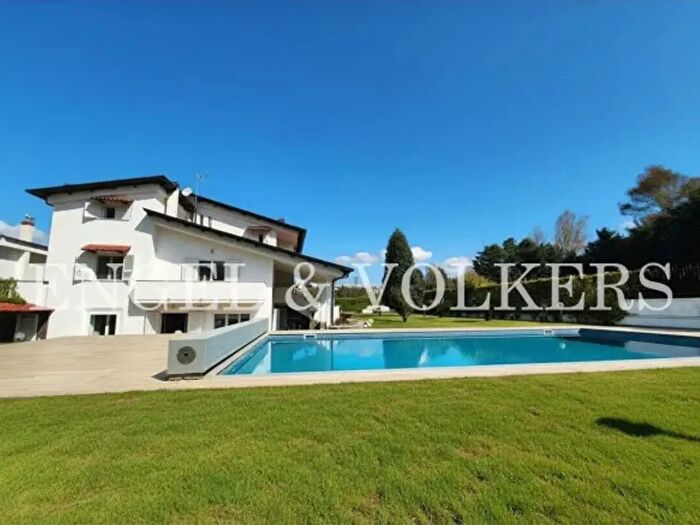 Casa con 6 locali in vendita in Giugliano In Campania