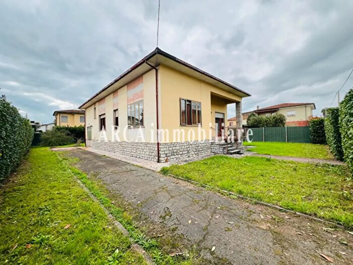 Case in Vendita e in Affitto - 2