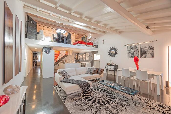 Appartamento con 5 locali in vendita in Via Fama, Verona