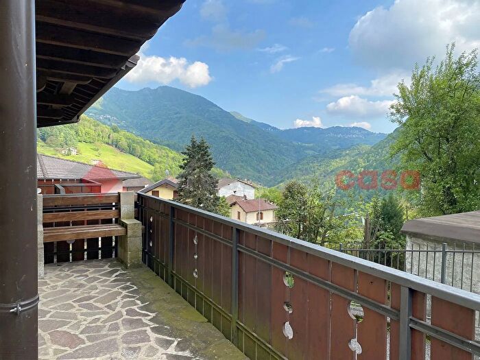 Appartamento bilocale in vendita in Via Leopardi, Costa Di Serina