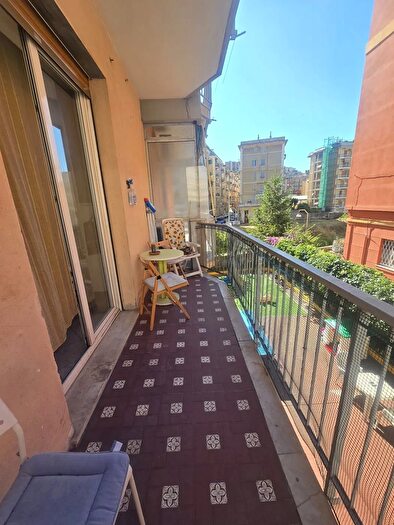 Appartamento quadrilocale in vendita in Via Chiaravagna, Genova