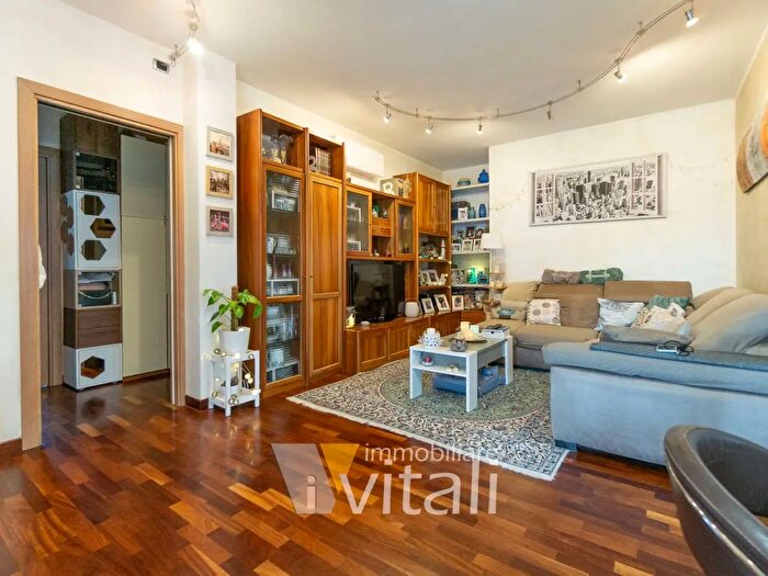 Appartamento trilocale in vendita in Via Alessandro da Caverzago, Piacenza