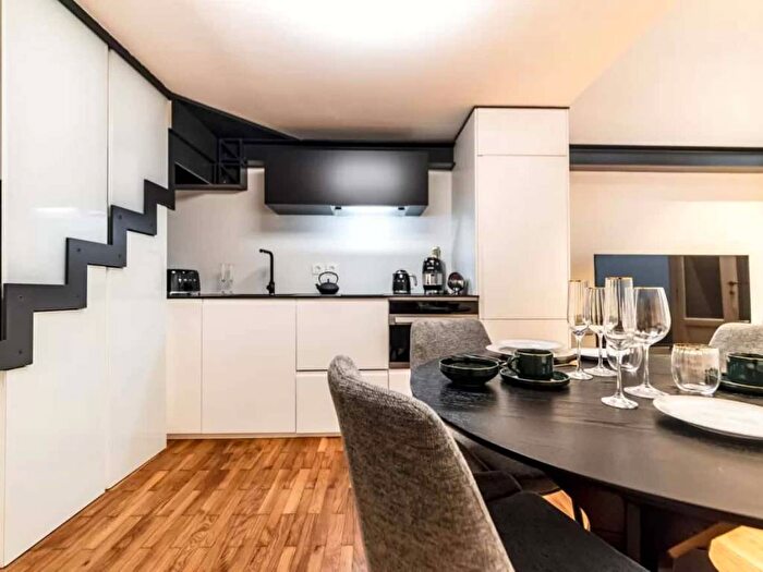 Appartamento trilocale in affitto in Via dei Piatti, Carrobbio, Milano