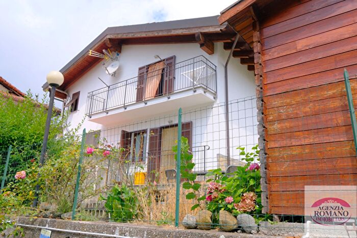 Casa con 6 locali in vendita in Località Girini, Dego