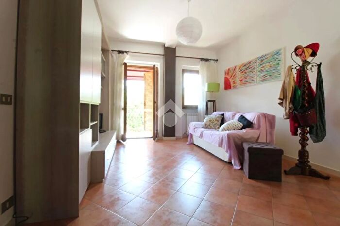 Appartamento trilocale in vendita in Via dei Pini, Scandriglia