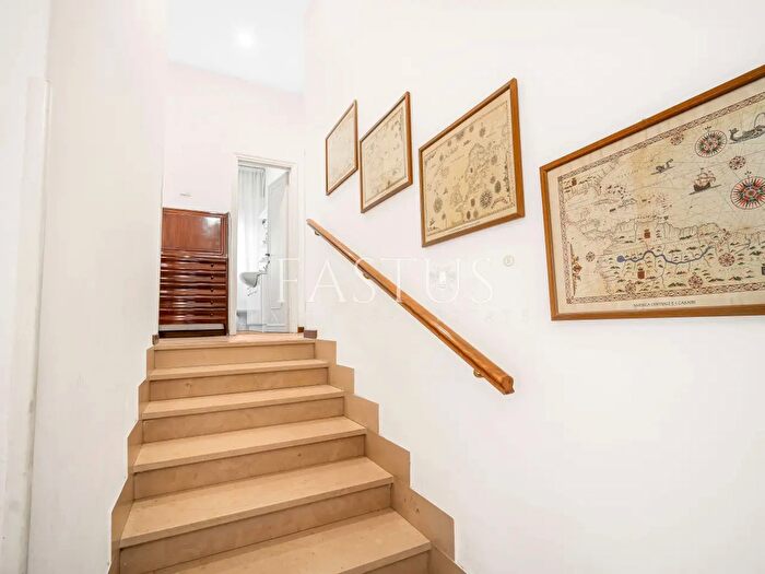 Casa con 10 locali in vendita in Via Massaua, Pietrasanta