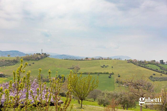 Appartamento trilocale in vendita in Via Tavullia, Gradara