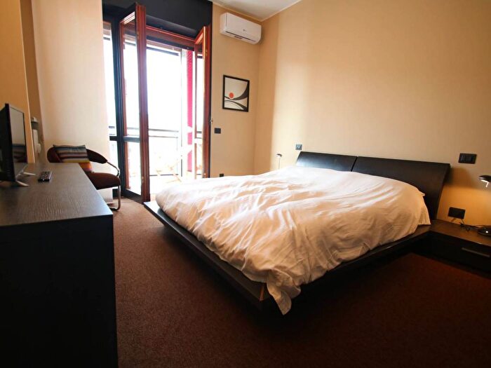 Appartamento quadrilocale in affitto in Via Giuditta Sidoli, Plebisciti Susa, Milano