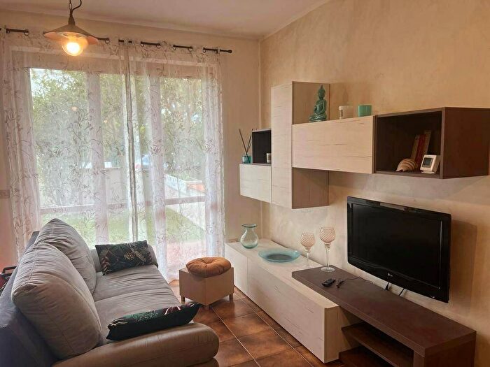 Appartamento quadrilocale in affitto in Via Stradella, Ronchi Poveromo, Massa