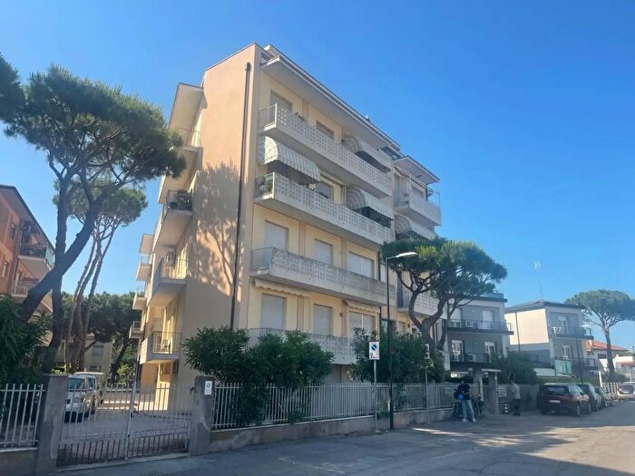 Appartamento con 6 locali in vendita in Via Giuseppe Parini, Cervia