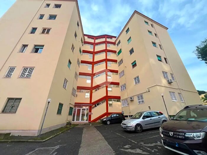 Appartamento trilocale in vendita in Via Francesco Bufi, Napoli